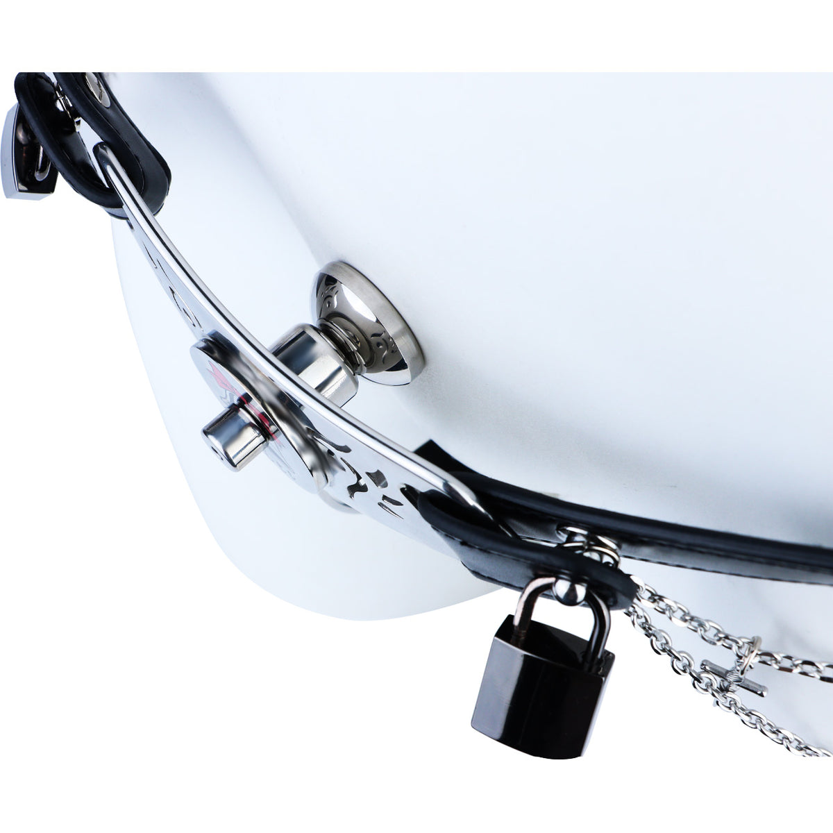 Qiling Metal Chastity Pants with Chains side padlock detail